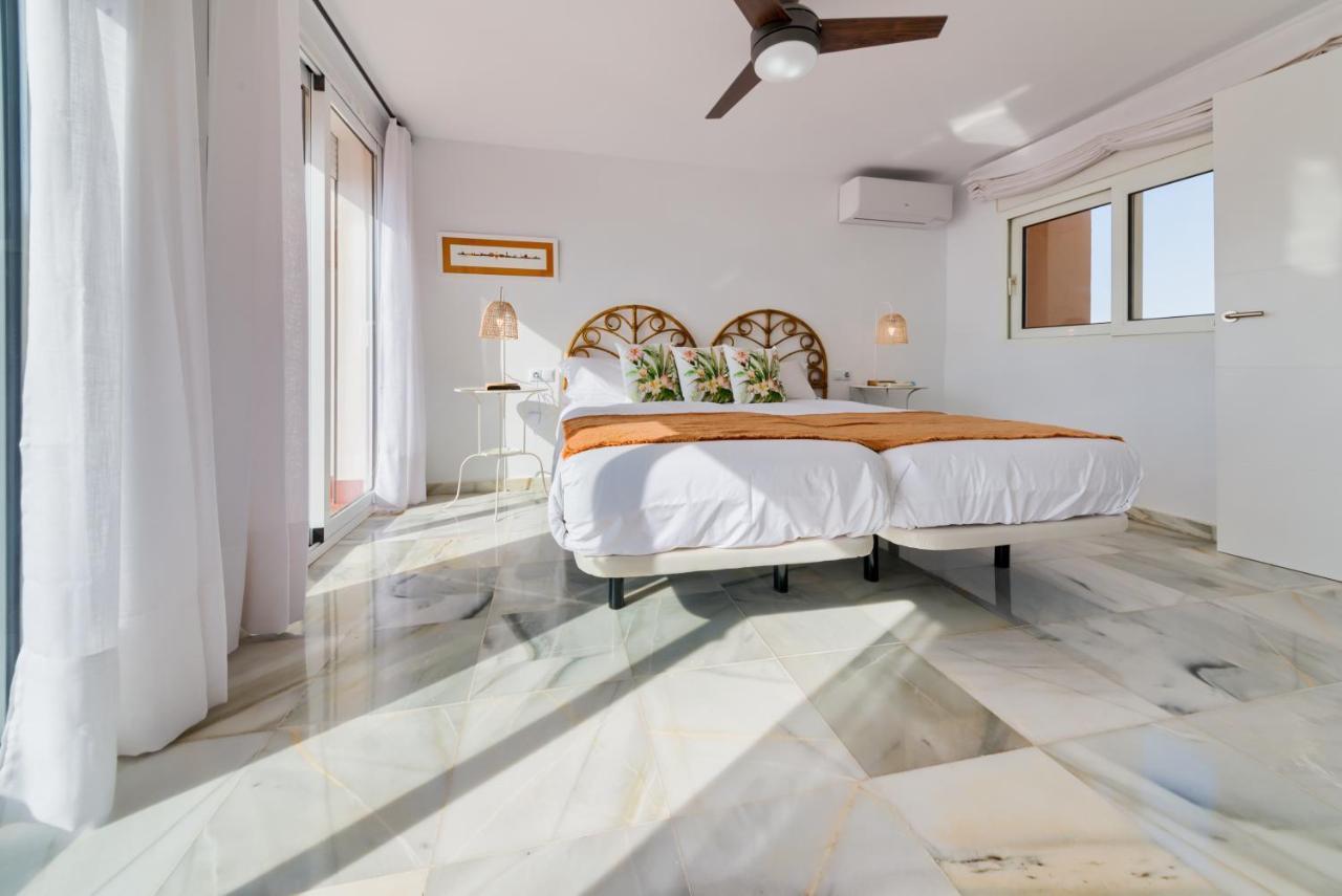 Holidays2Fuengirola Duplex With Stunning Sea View, Terraces,1St Line Beside Port Eksteriør billede
