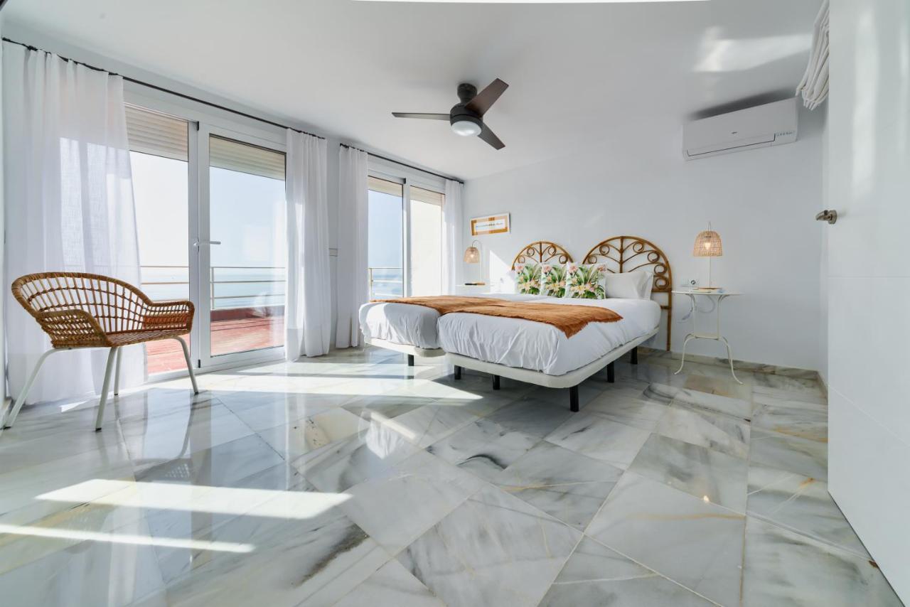 Holidays2Fuengirola Duplex With Stunning Sea View, Terraces,1St Line Beside Port Eksteriør billede