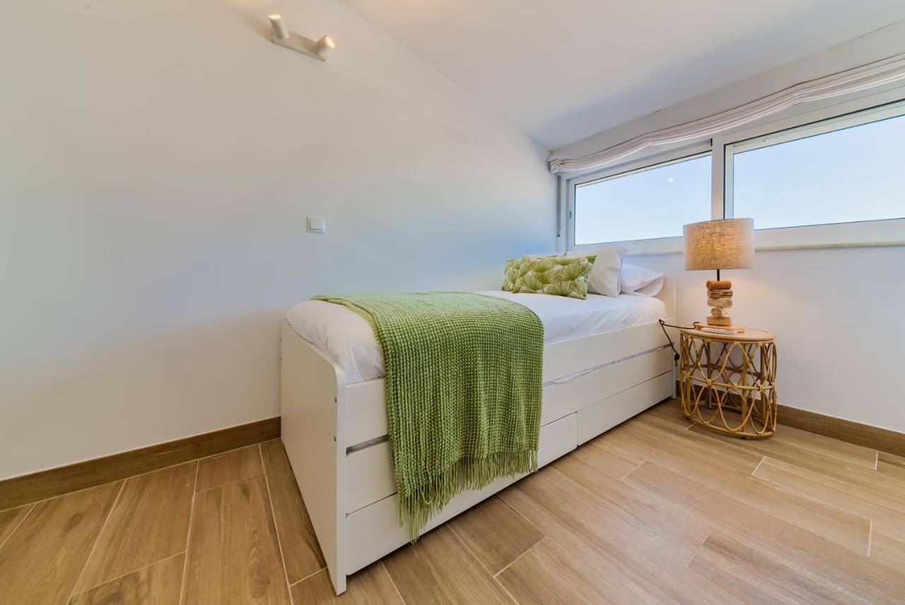Holidays2Fuengirola Duplex With Stunning Sea View, Terraces,1St Line Beside Port Eksteriør billede