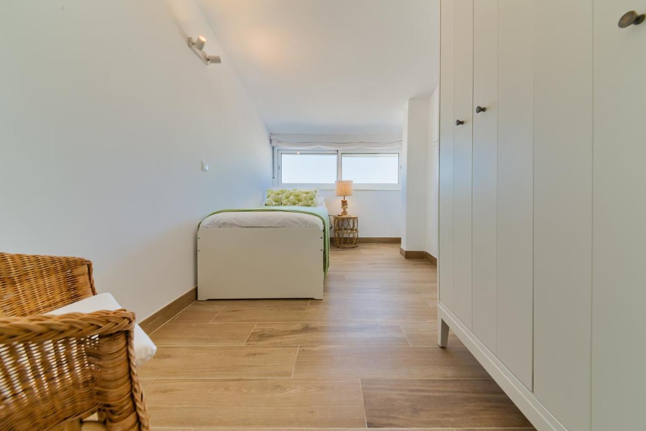 Holidays2Fuengirola Duplex With Stunning Sea View, Terraces,1St Line Beside Port Eksteriør billede