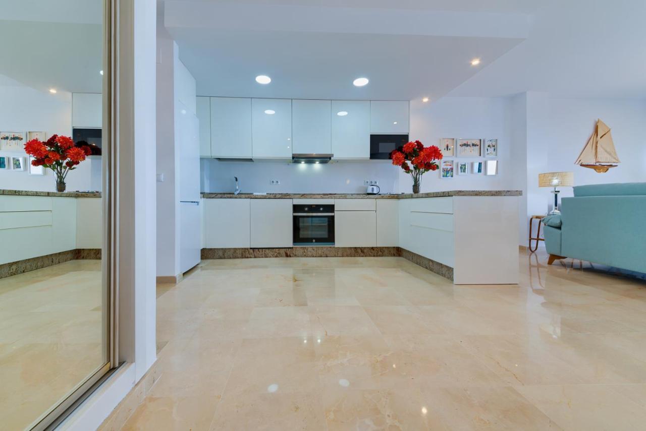 Holidays2Fuengirola Duplex With Stunning Sea View, Terraces,1St Line Beside Port Eksteriør billede