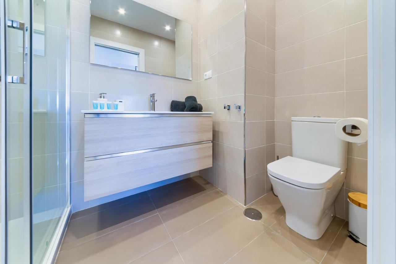 Holidays2Fuengirola Duplex With Stunning Sea View, Terraces,1St Line Beside Port Eksteriør billede